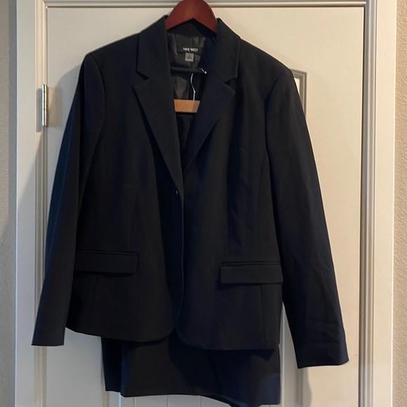 Nine West Jackets & Blazers - Nine West size 16 skirted suit